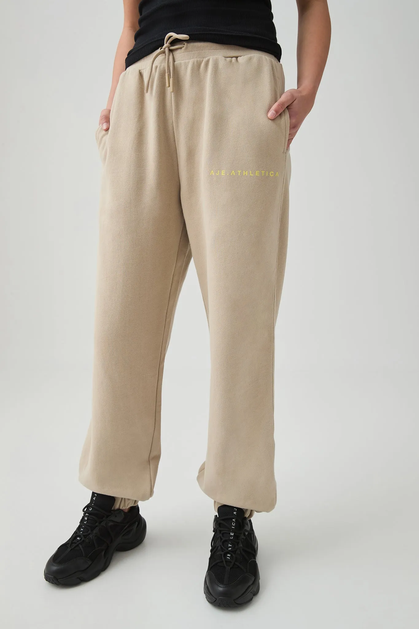 Contrast Logo Trackpant 504