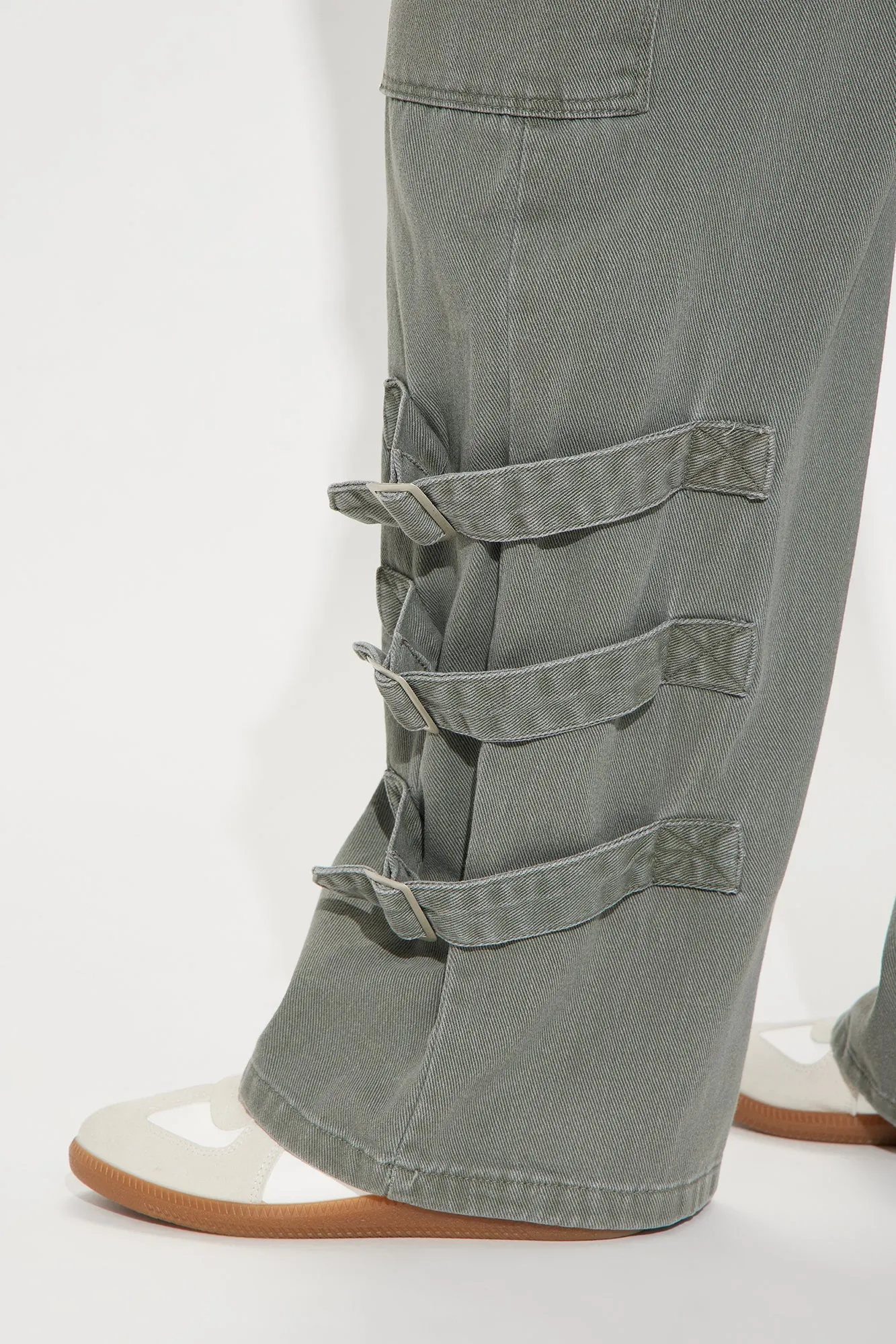 Keep You Goin' Wide Leg Cargo Pant - Grey